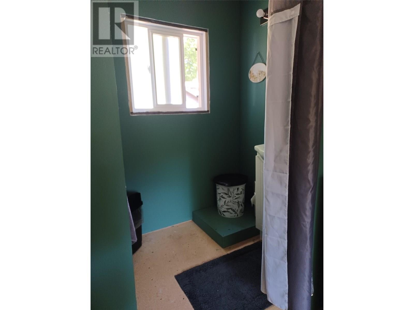 












2202 Enderby Mabel Lake Road Unit# 127

,
Enderby,







British Columbia
V0E1V5

