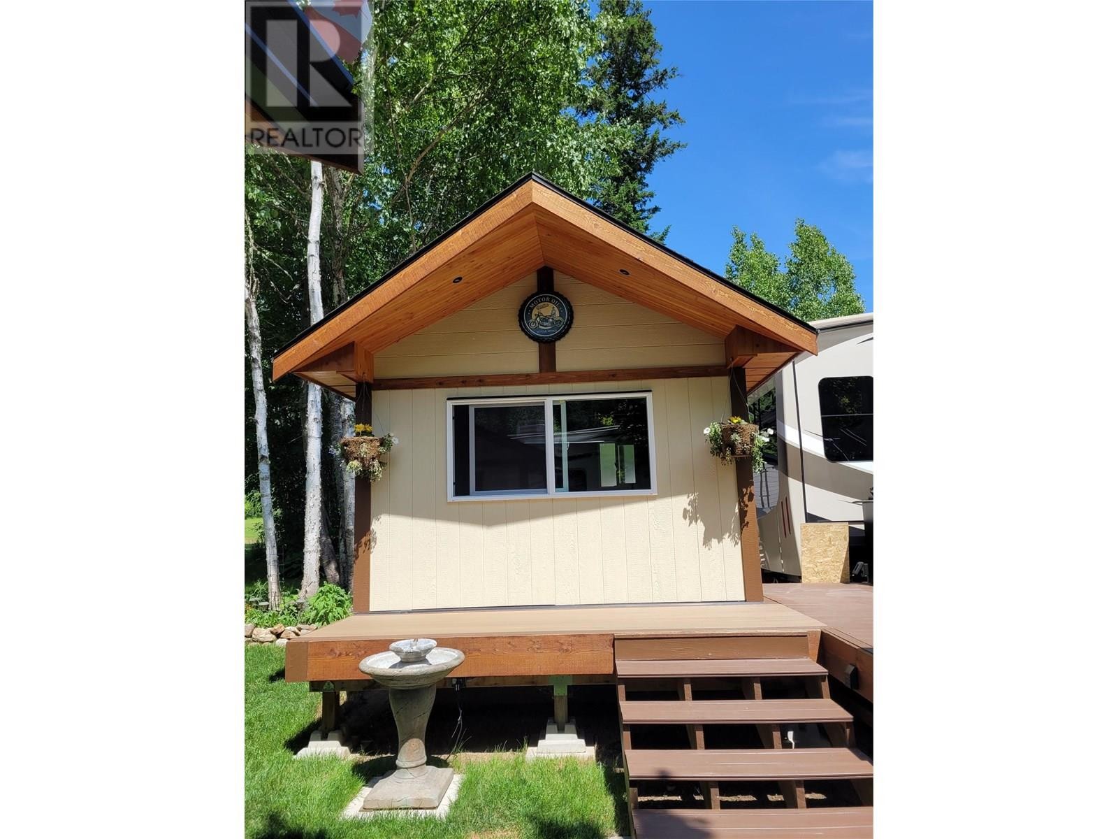 












2202 Enderby Mabel Lake Road Unit# 127

,
Enderby,







British Columbia
V0E1V5


