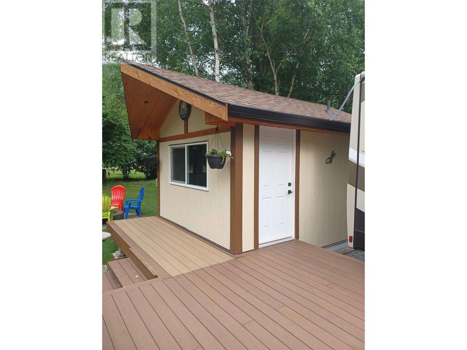 












2202 Enderby Mabel Lake Road Unit# 127

,
Enderby,







British Columbia
V0E1V5

