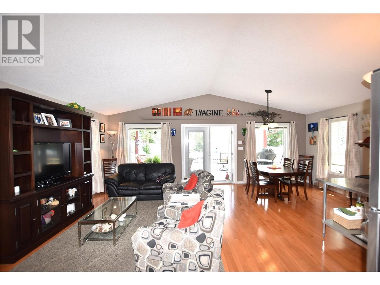 












39 Lakeshore Drive

,
Vernon,




British Columbia
V1H2A1

