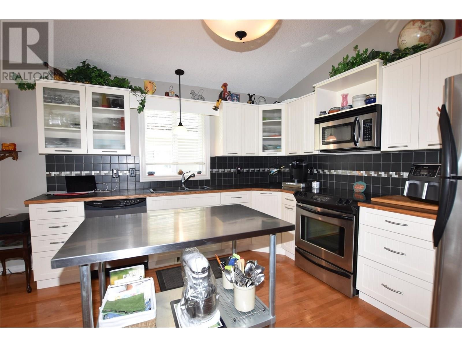 












39 Lakeshore Drive

,
Vernon,




British Columbia
V1H2A1

