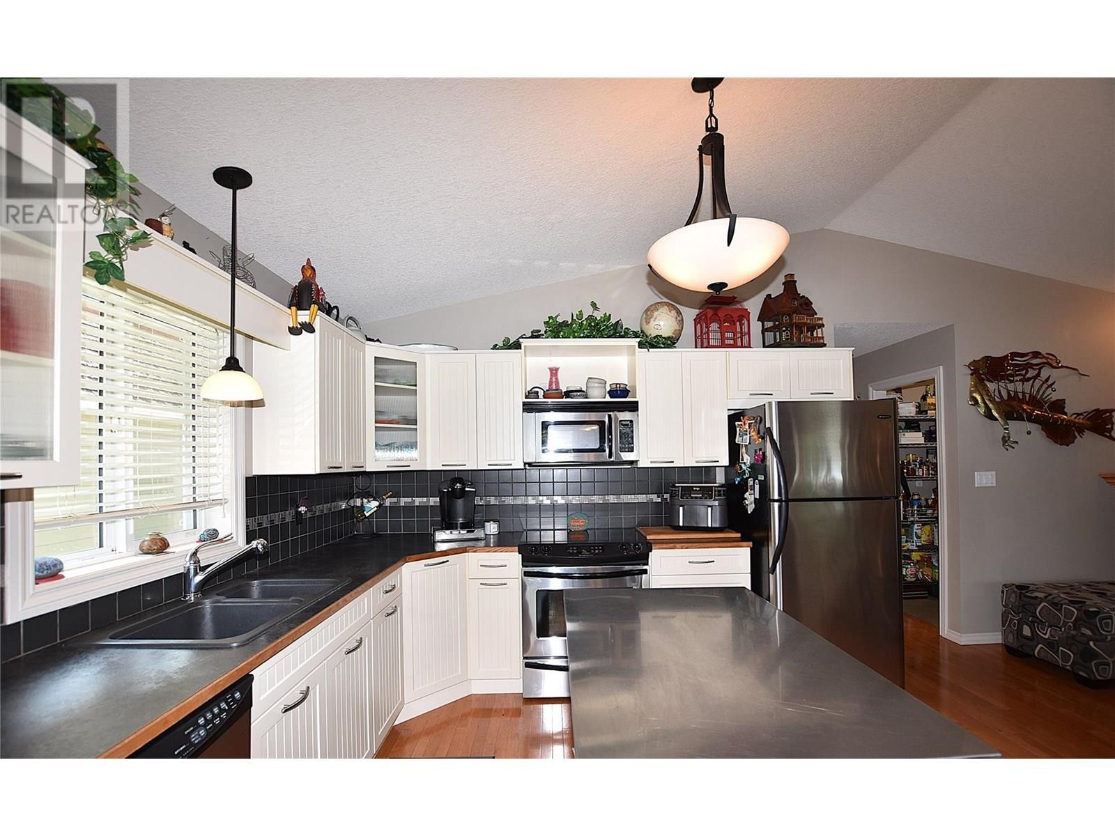












39 Lakeshore Drive

,
Vernon,




British Columbia
V1H2A1

