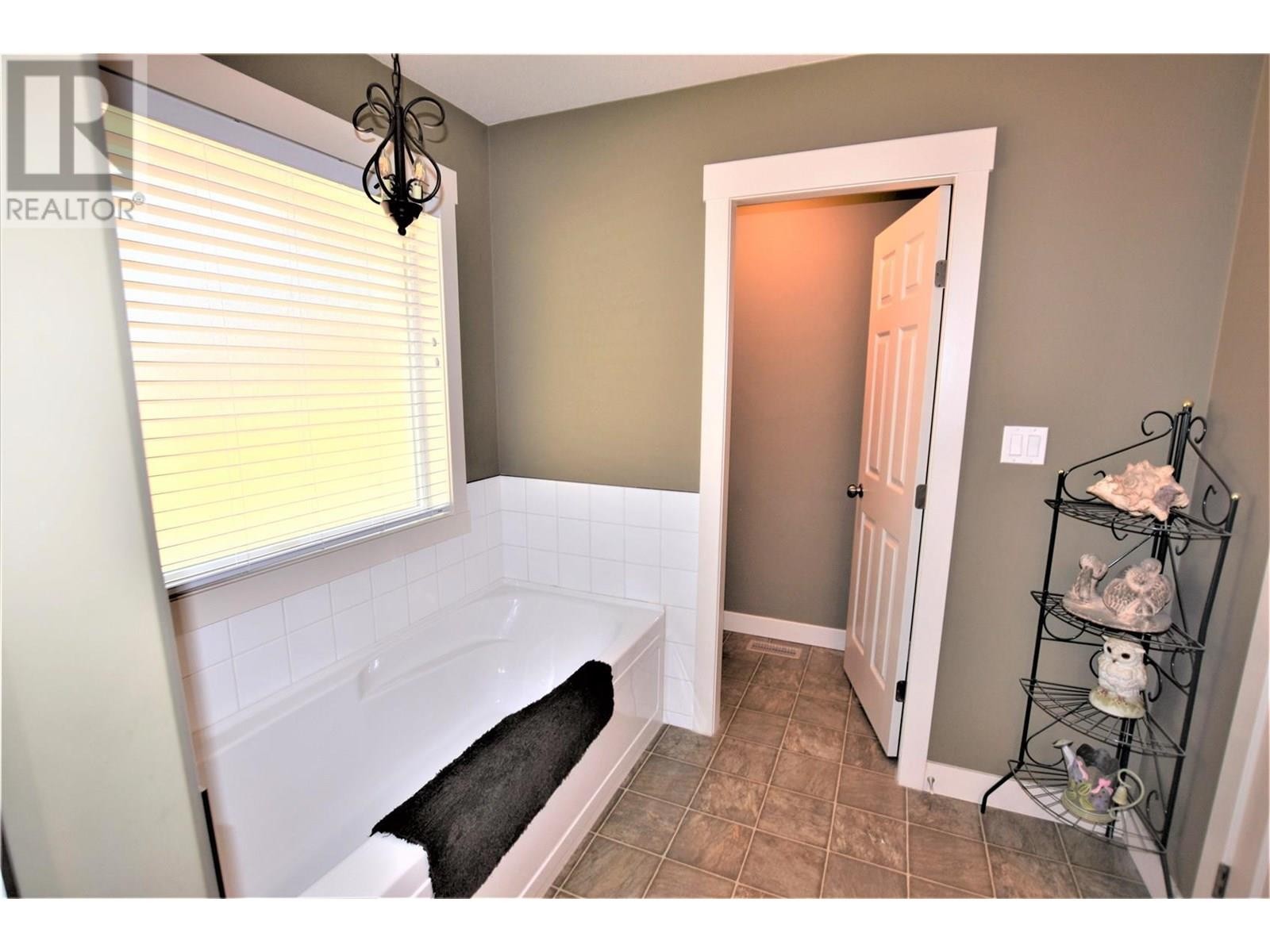 












458 Ibis Avenue

,
Vernon,




British Columbia
V1H2A1

