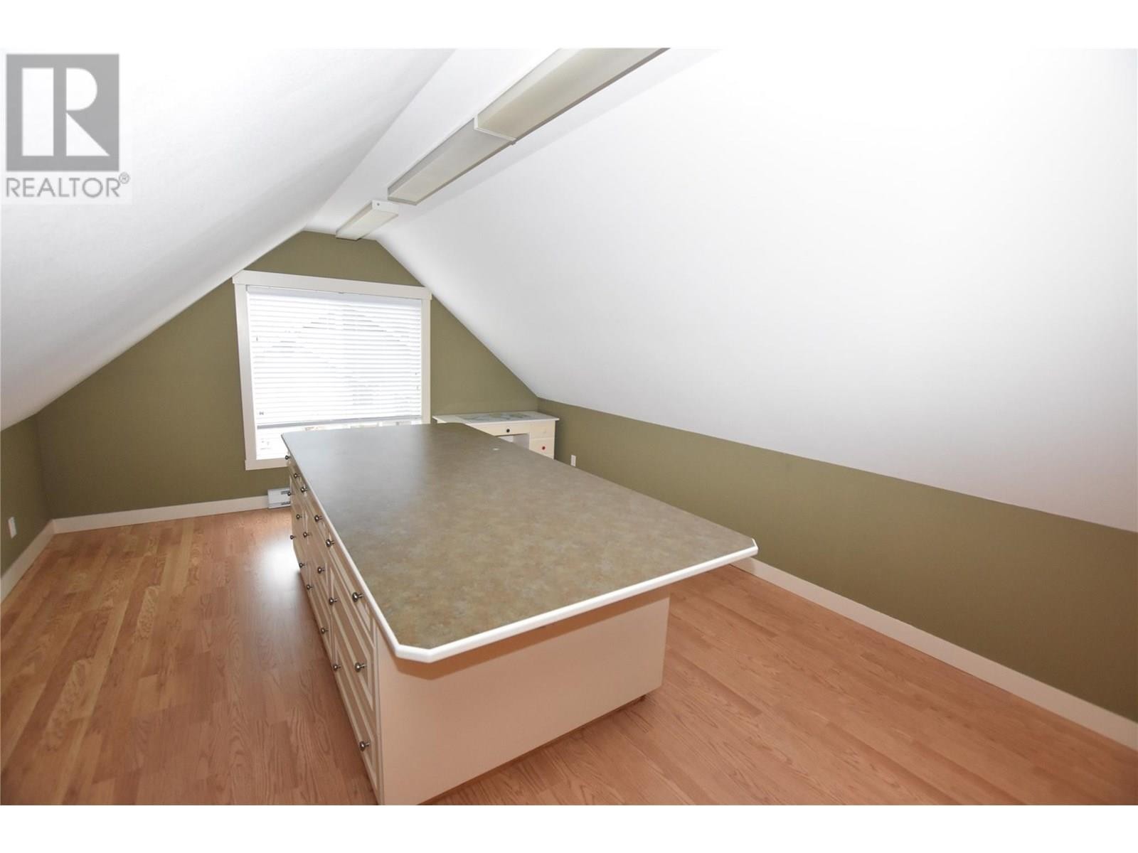 












458 Ibis Avenue

,
Vernon,




British Columbia
V1H2A1

