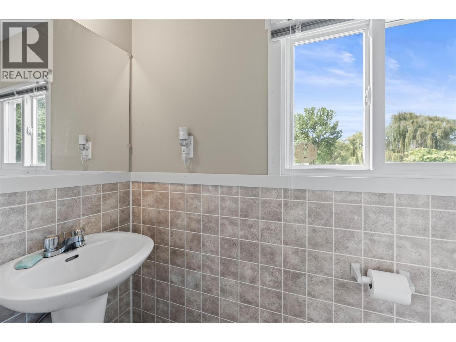 












2727 Lakeshore Road Unit# 101

,
Vernon,




British Columbia
V1H1X5

