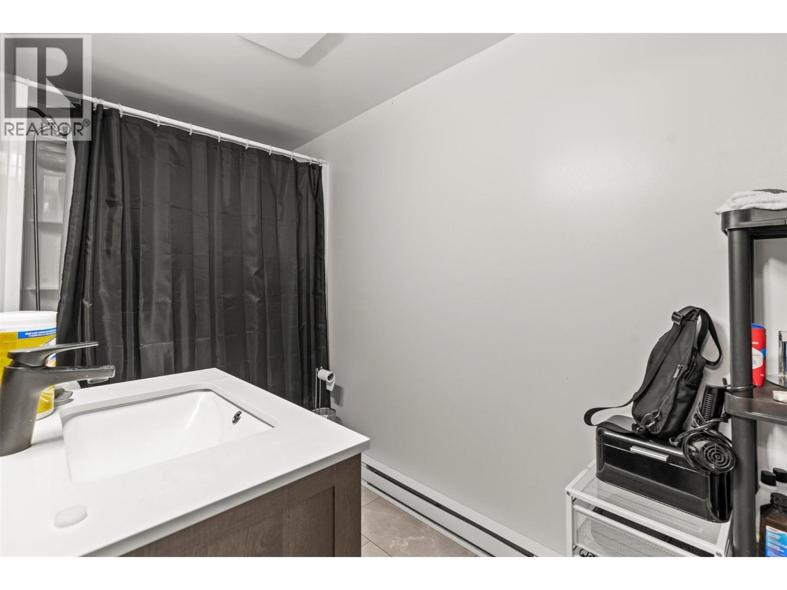 












4101 Alexis Park Drive Unit# 103

,
Vernon,




British Columbia
V1T6H2

