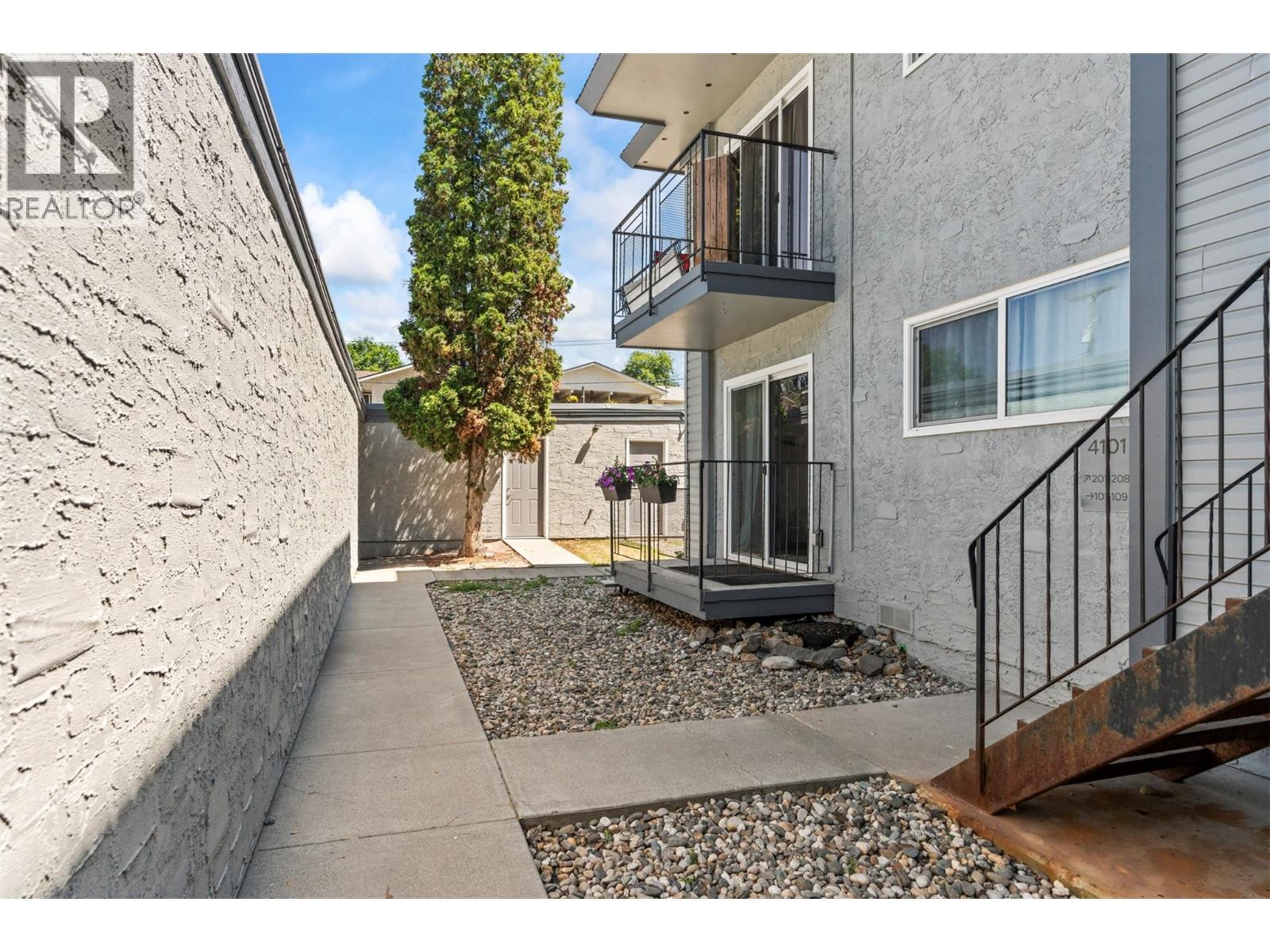 












4101 Alexis Park Drive Unit# 103

,
Vernon,




British Columbia
V1T6H2

