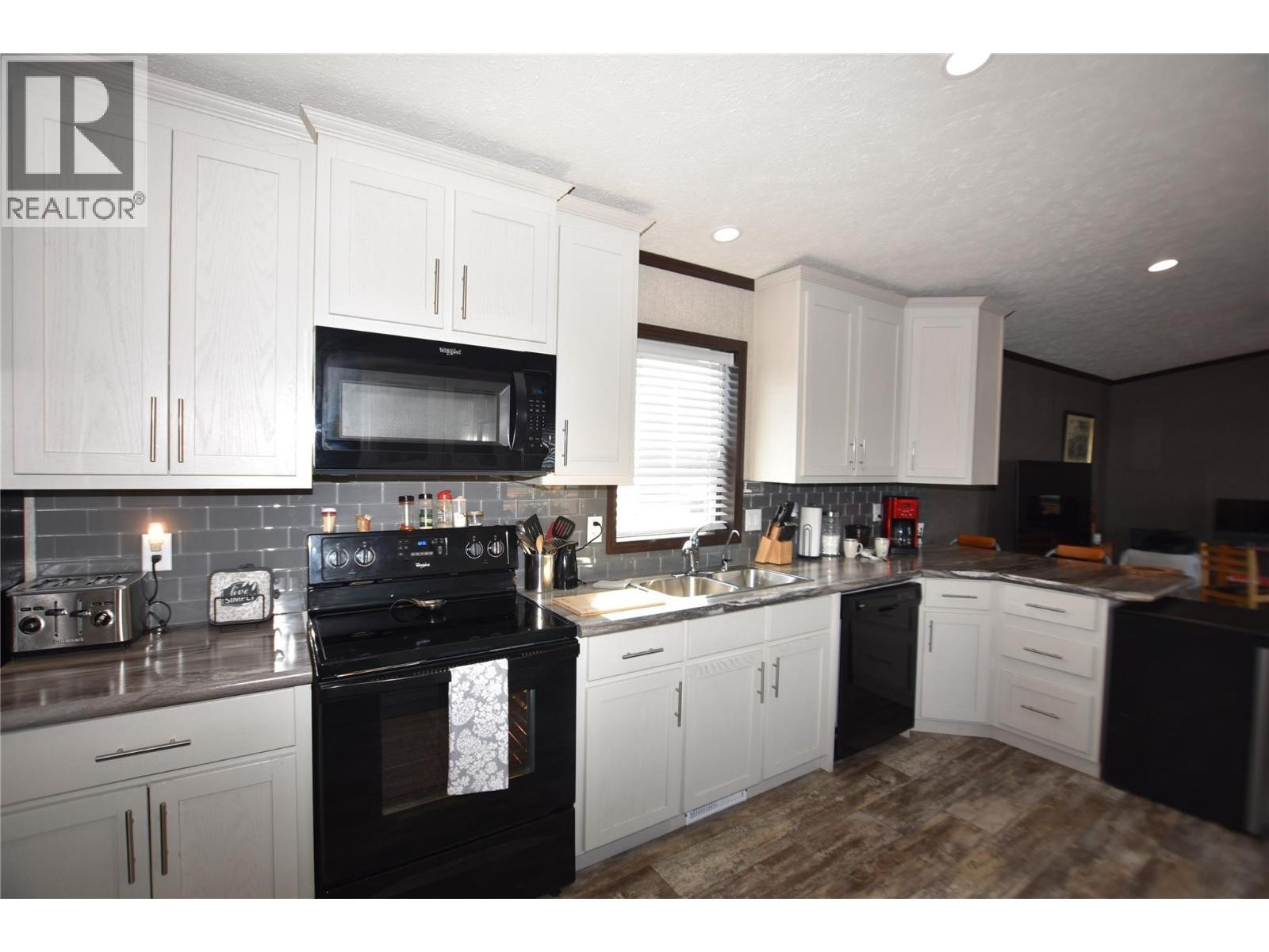 












61 Antoine Road Unit# 8

,
Vernon,




British Columbia
V1H2A3

