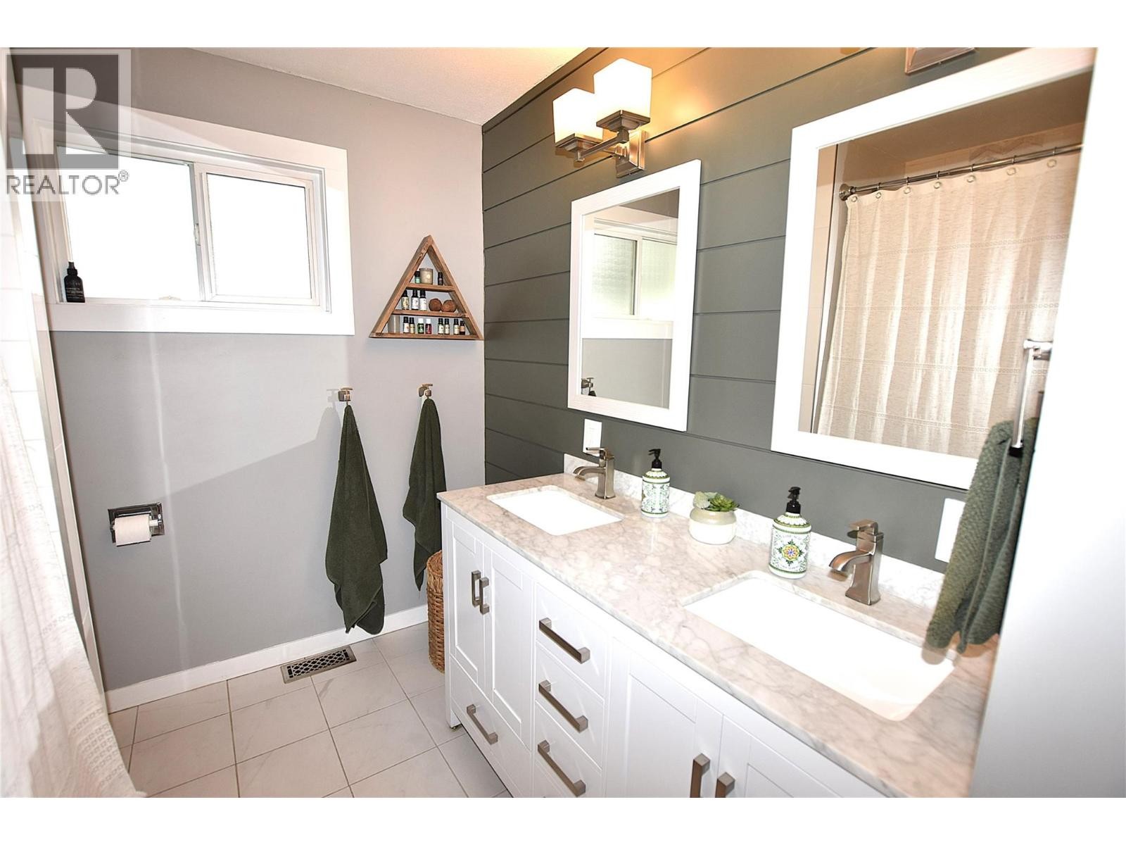 












2105 14 Street

,
Vernon,




British Columbia
V1T3T8

