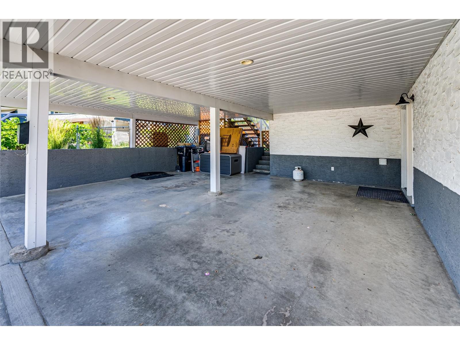 












2105 14 Street

,
Vernon,




British Columbia
V1T3T8

