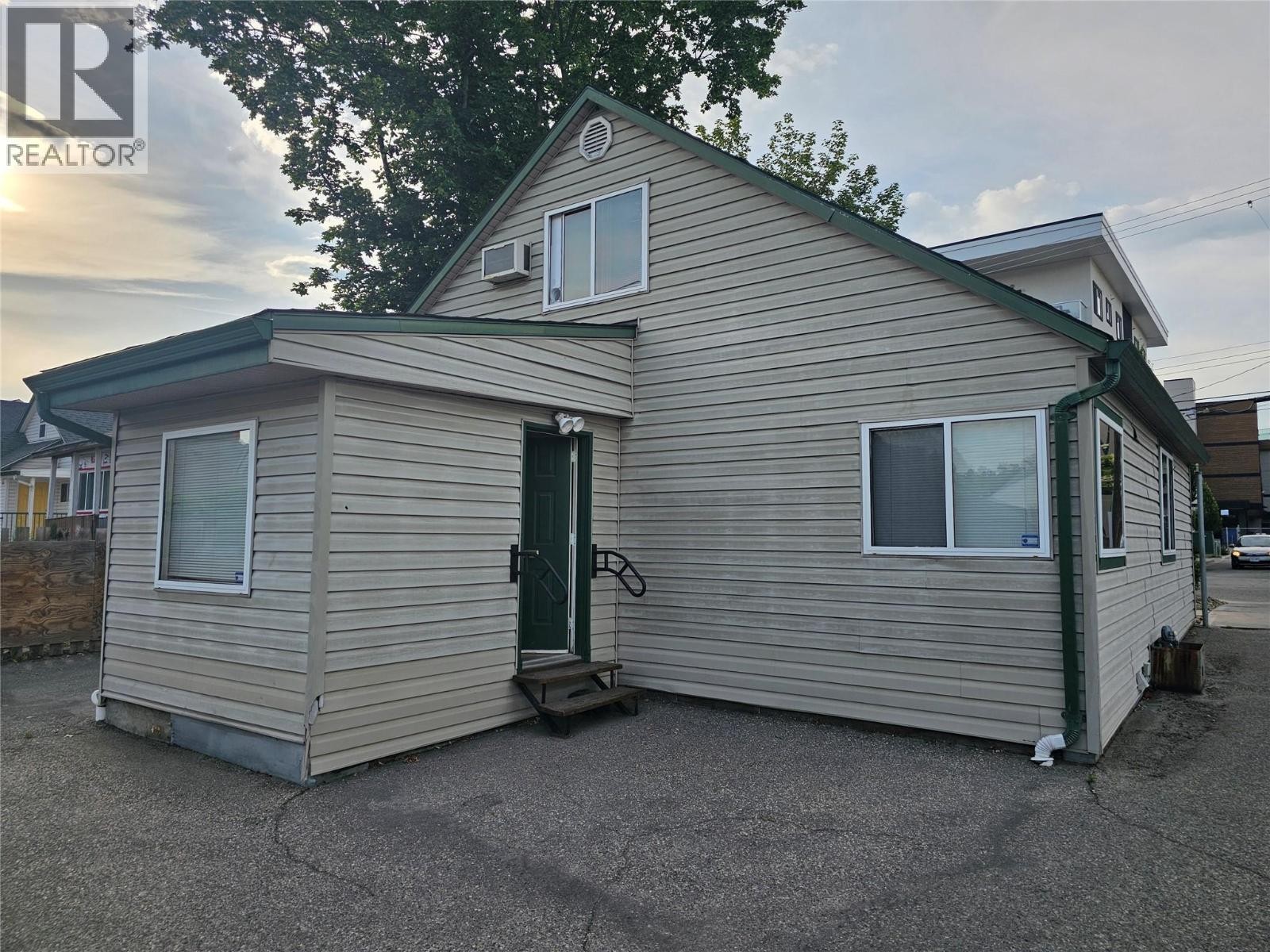 












3406 28 Avenue

,
Vernon,




British Columbia
V1T1W9

