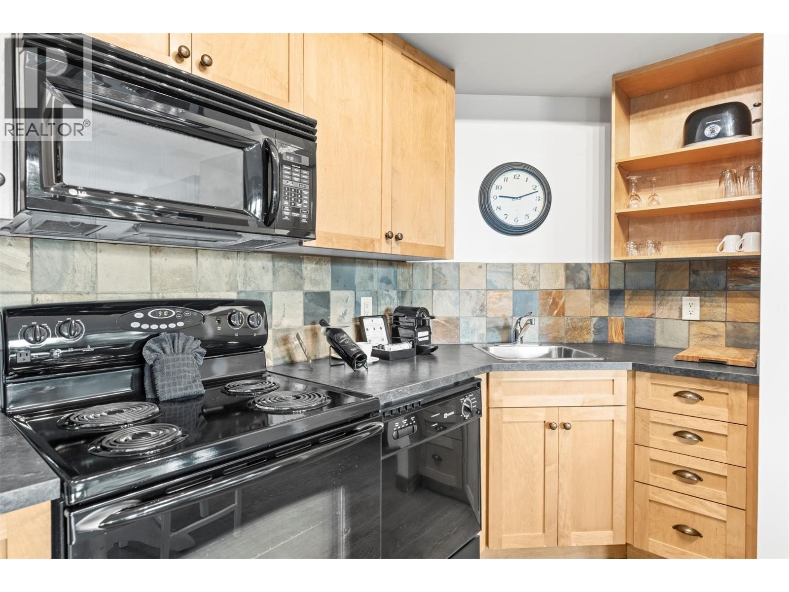 












105 Village Centre Court Unit# 321

,
Vernon,




British Columbia
V1H1T2

