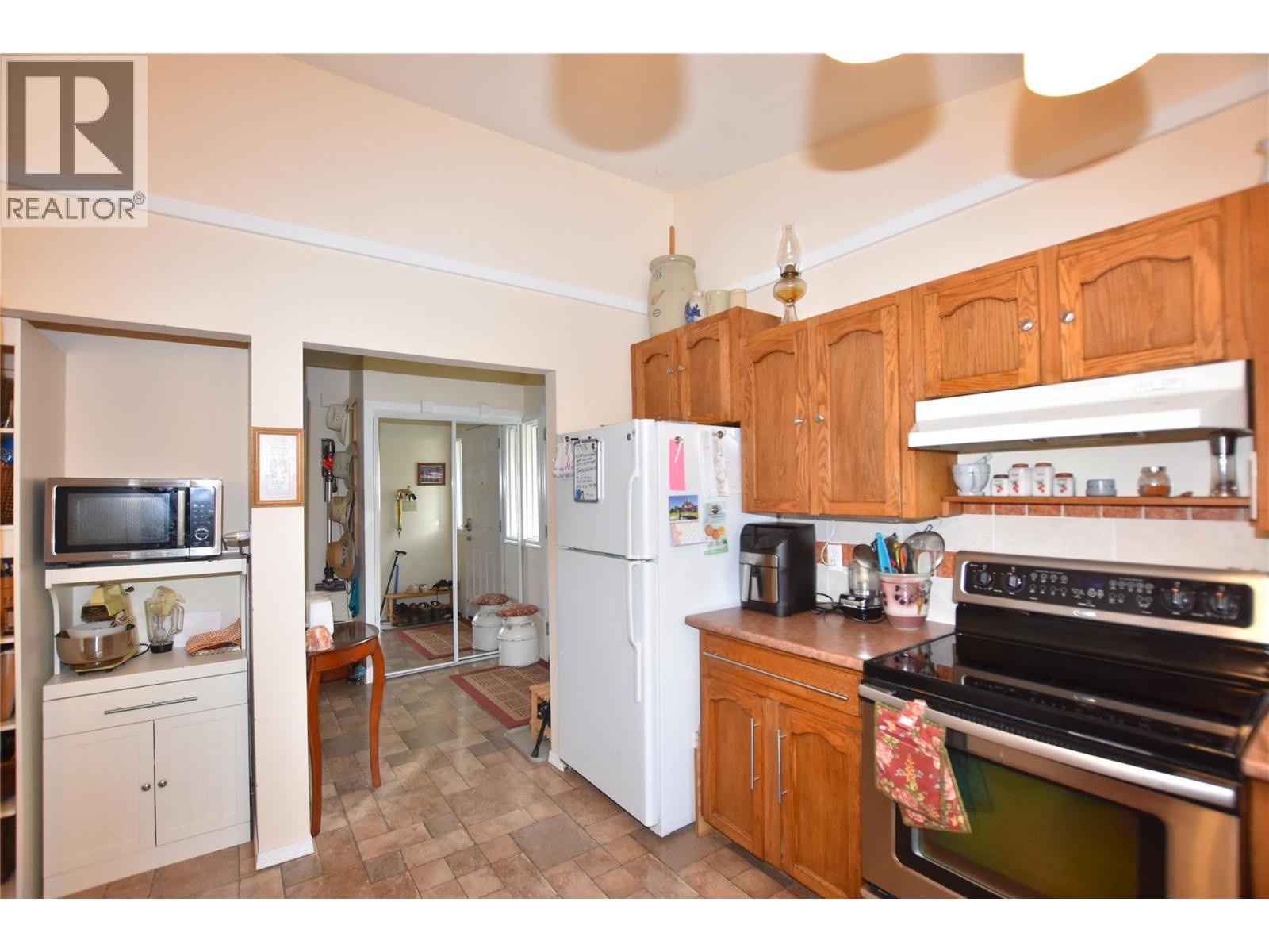 












415 Hummingbird Avenue

,
Vernon,




British Columbia
V1H2A1

