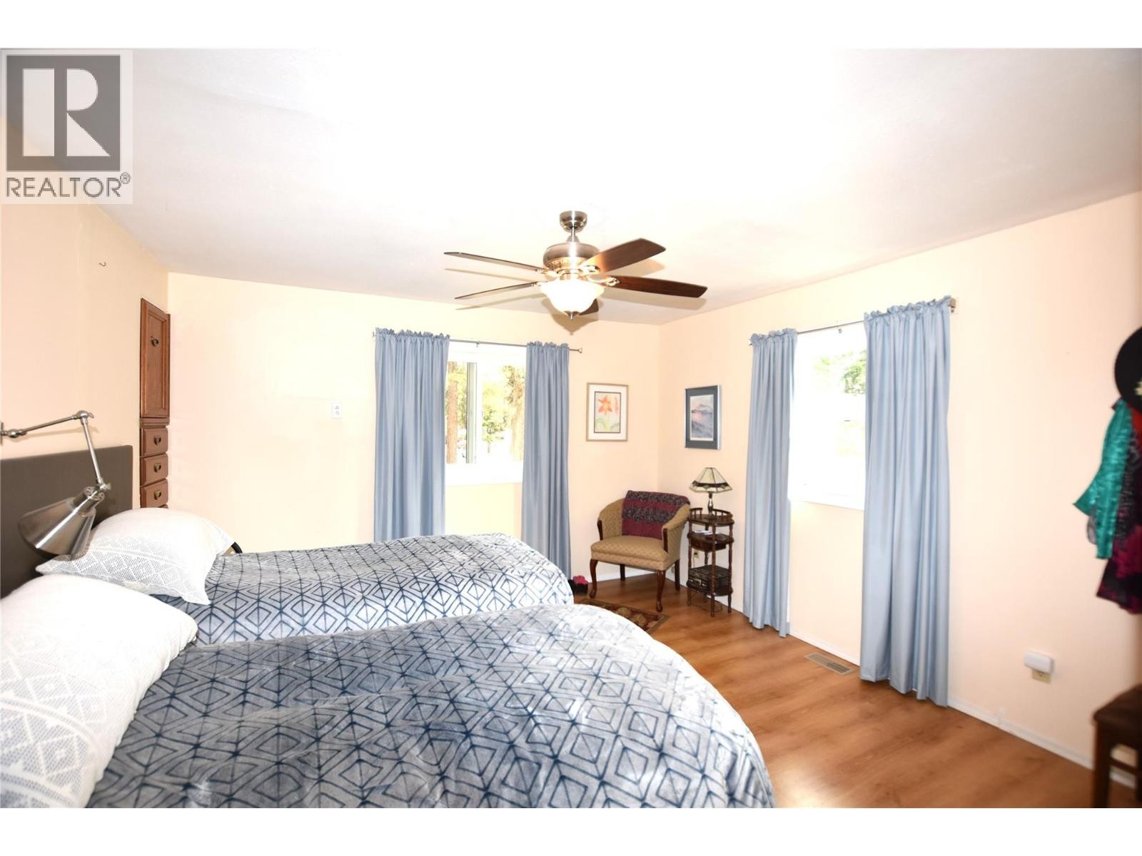 












415 Hummingbird Avenue

,
Vernon,




British Columbia
V1H2A1

