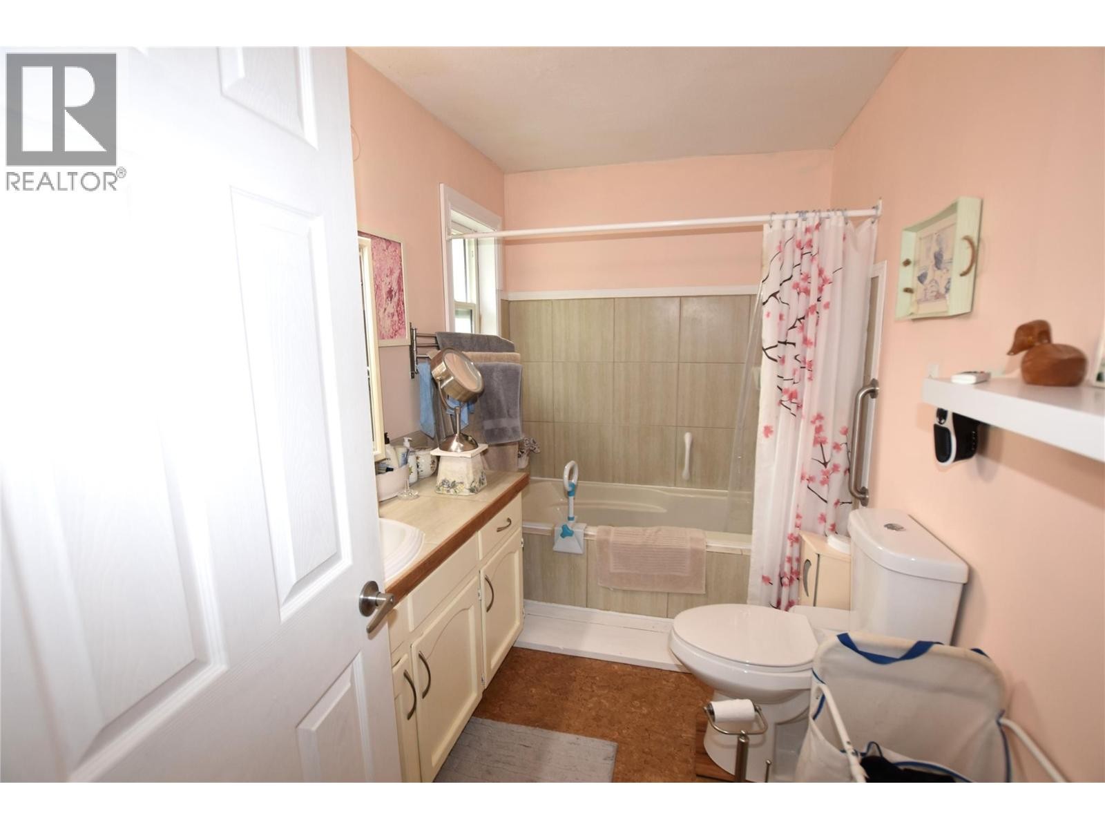 












415 Hummingbird Avenue

,
Vernon,




British Columbia
V1H2A1

