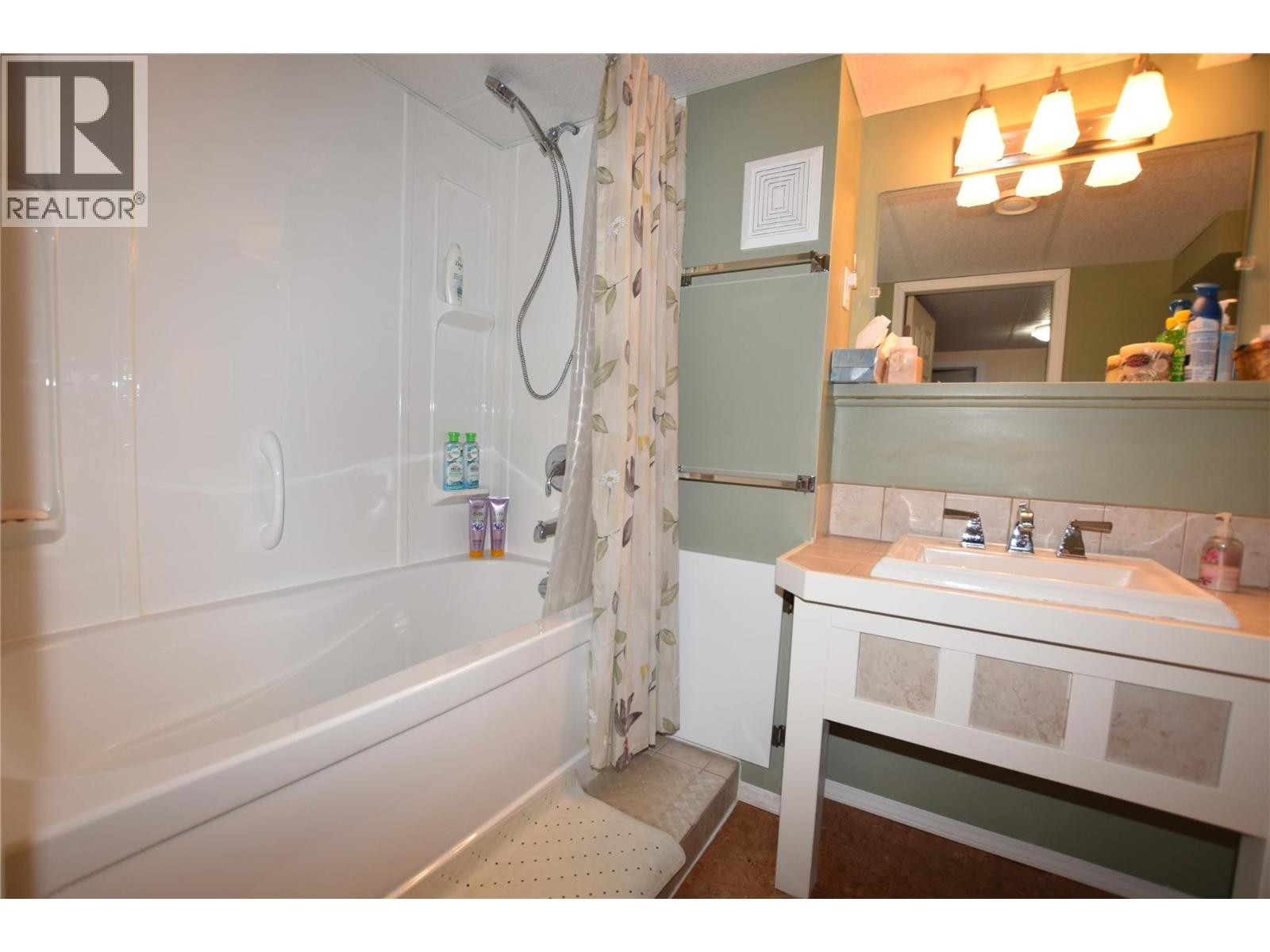 












415 Hummingbird Avenue

,
Vernon,




British Columbia
V1H2A1

