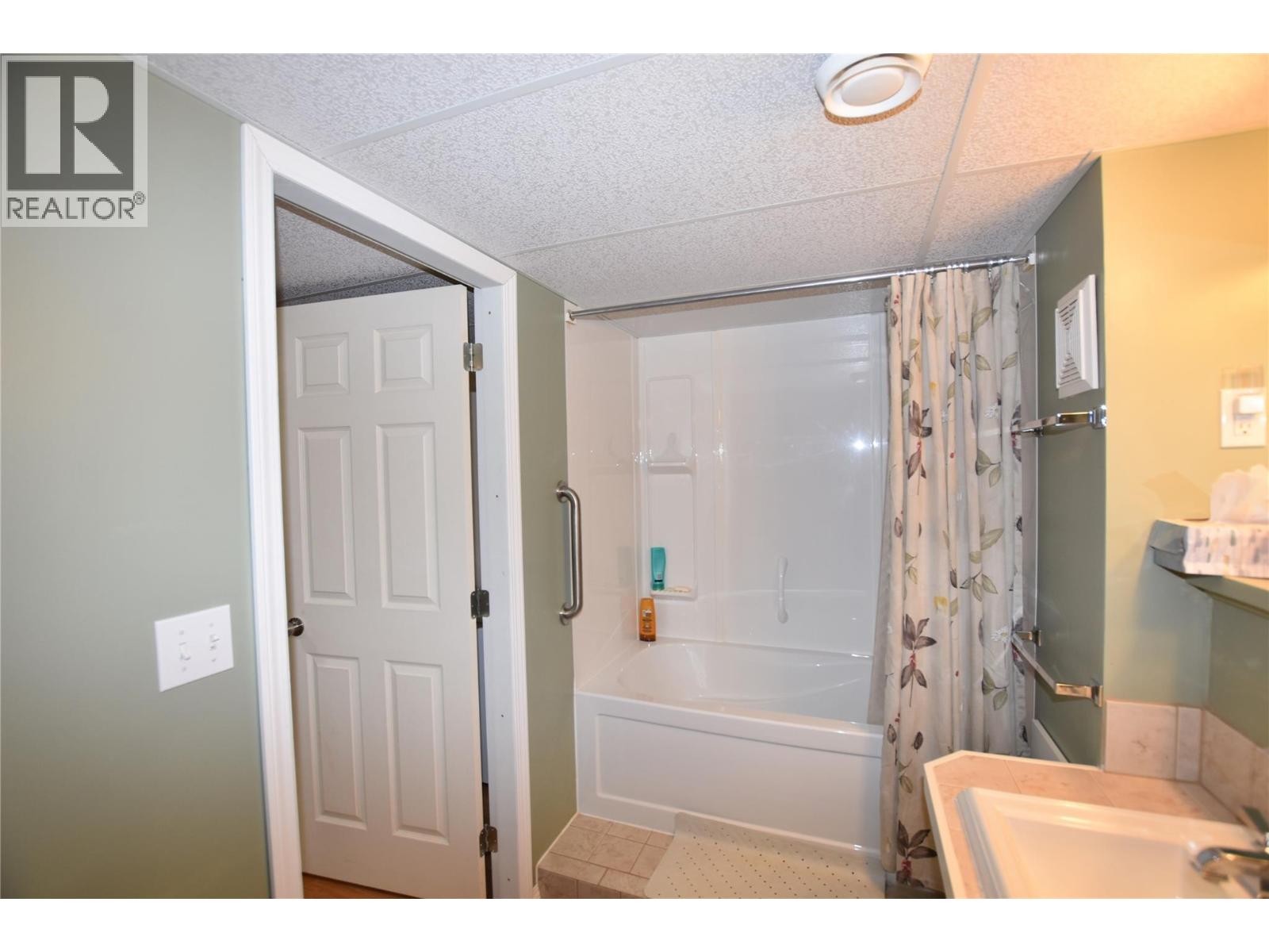 












415 Hummingbird Avenue

,
Vernon,




British Columbia
V1H2A1

