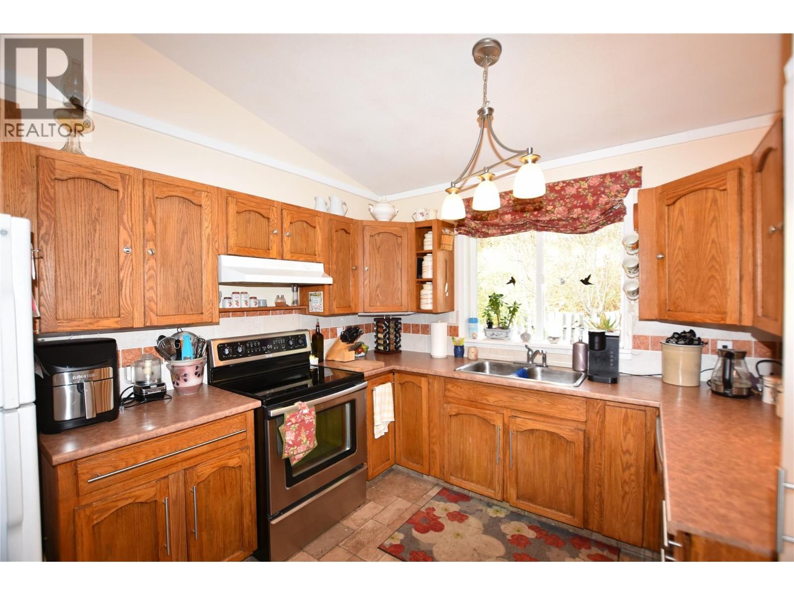 












415 Hummingbird Avenue

,
Vernon,




British Columbia
V1H2A1

