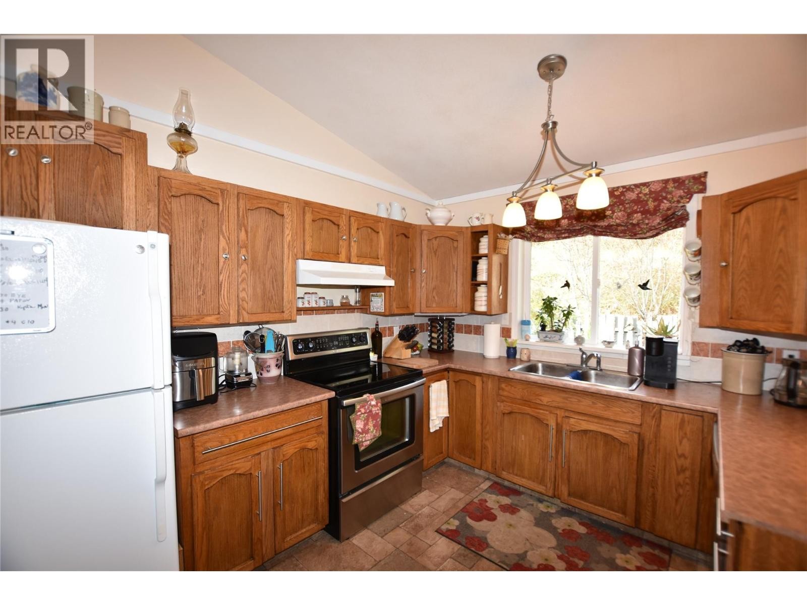 












415 Hummingbird Avenue

,
Vernon,




British Columbia
V1H2A1

