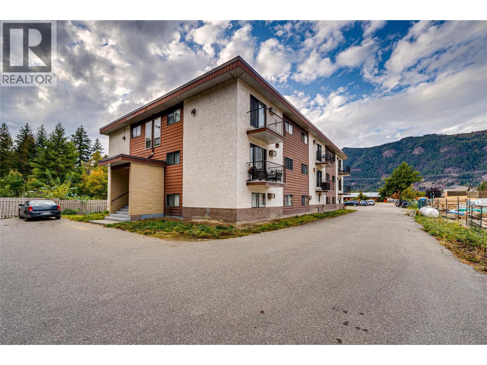 












409 Main Street Unit# 206

,
Sicamous,




British Columbia
V0E2V0

