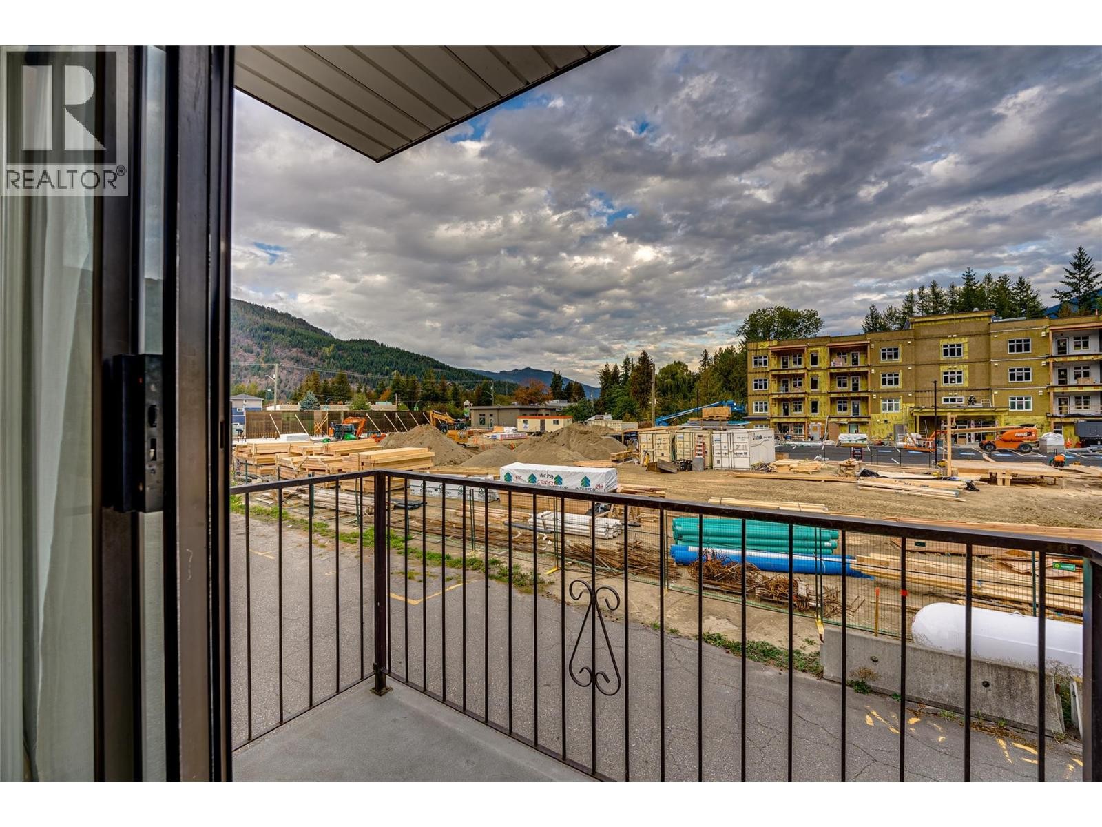 












409 Main Street Unit# 206

,
Sicamous,




British Columbia
V0E2V0

