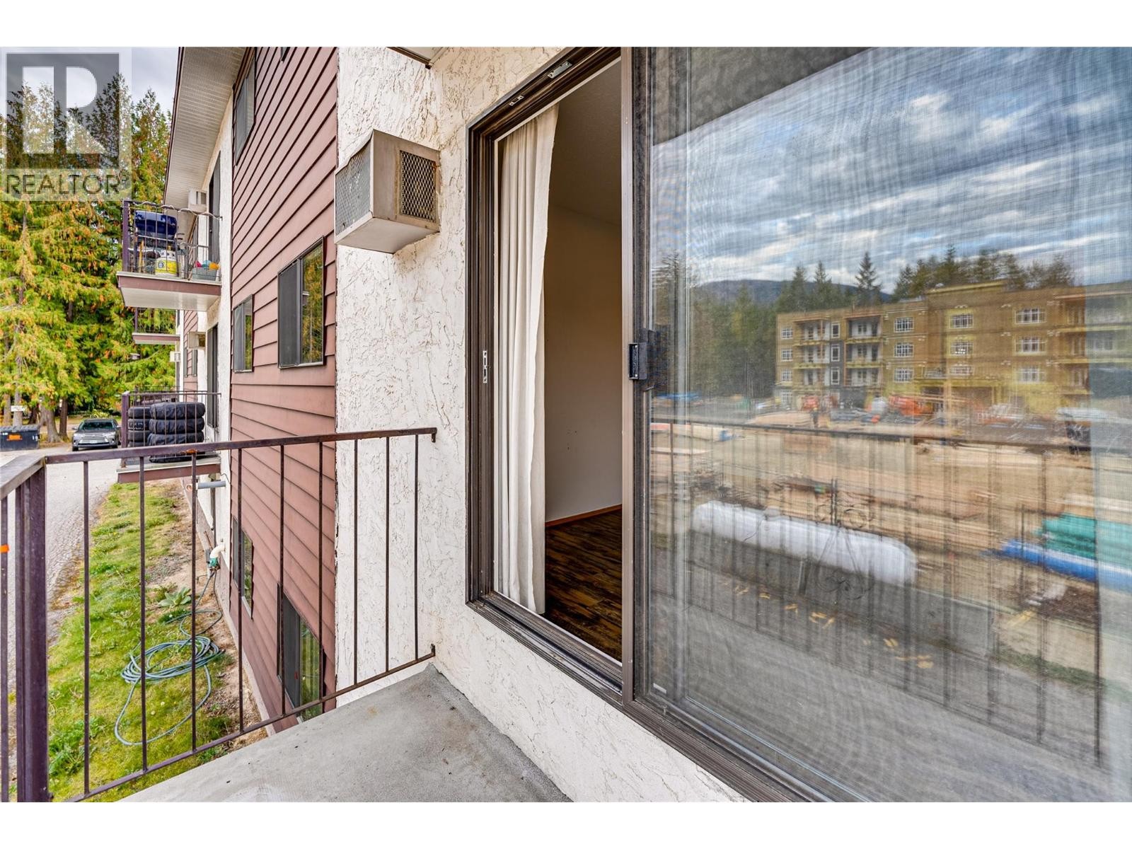 












409 Main Street Unit# 206

,
Sicamous,




British Columbia
V0E2V0

