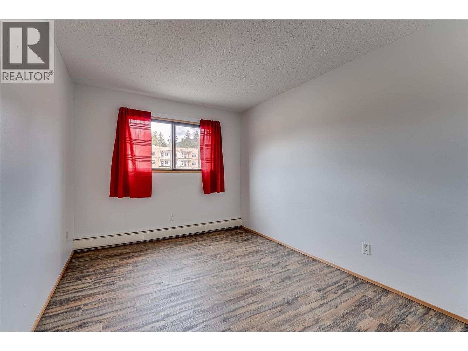 












409 Main Street Unit# 206

,
Sicamous,




British Columbia
V0E2V0

