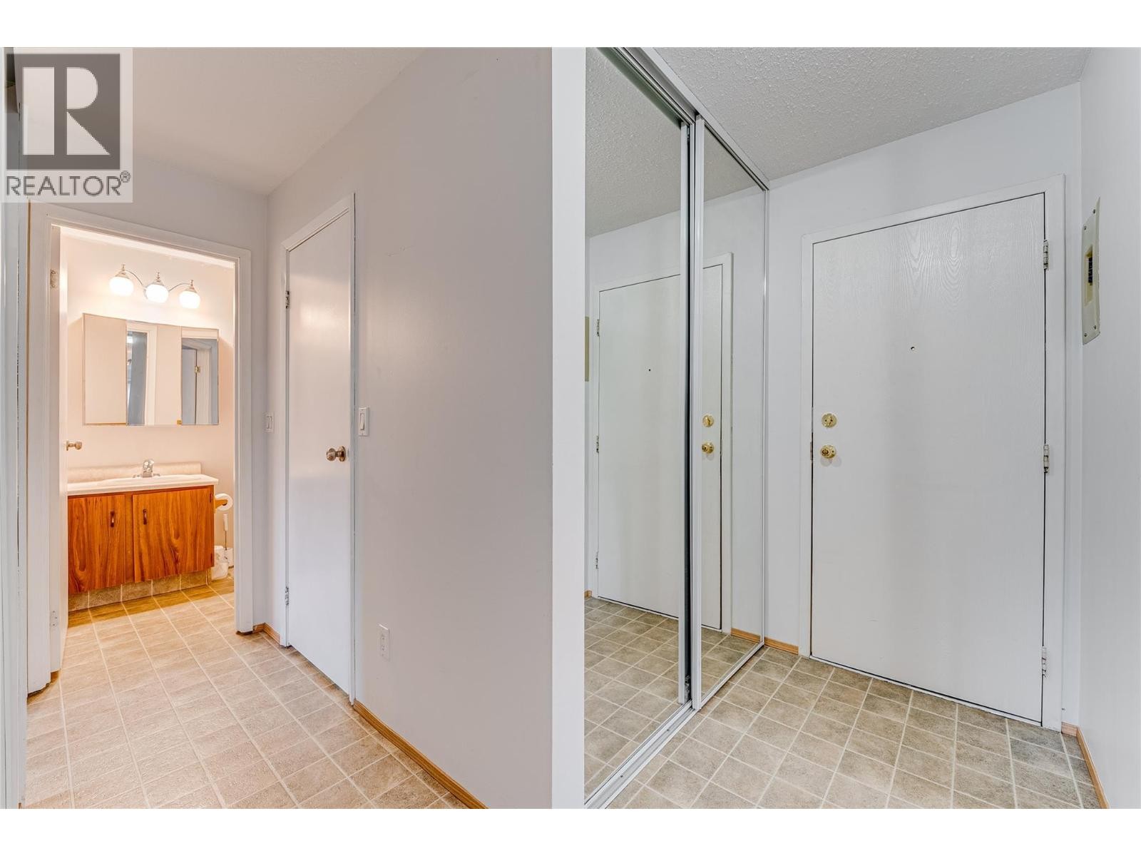 












409 Main Street Unit# 206

,
Sicamous,




British Columbia
V0E2V0

