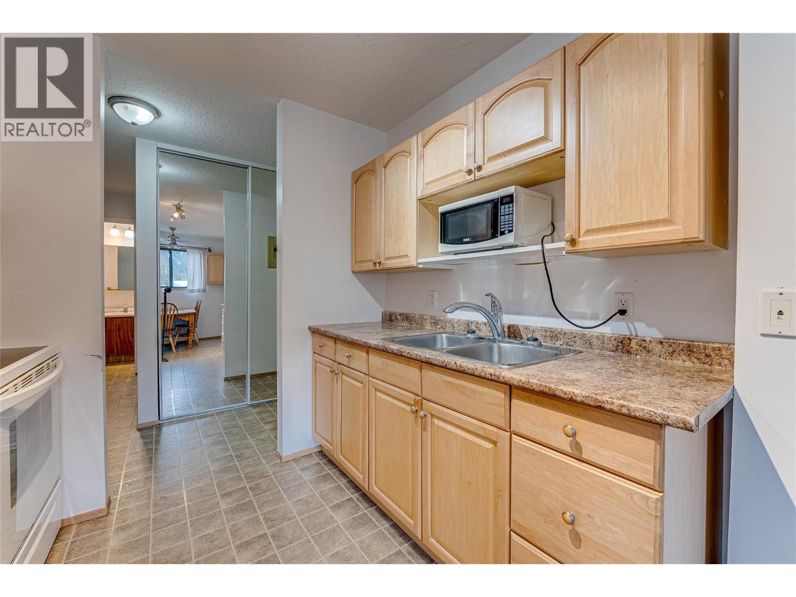 












409 Main Street Unit# 206

,
Sicamous,




British Columbia
V0E2V0

