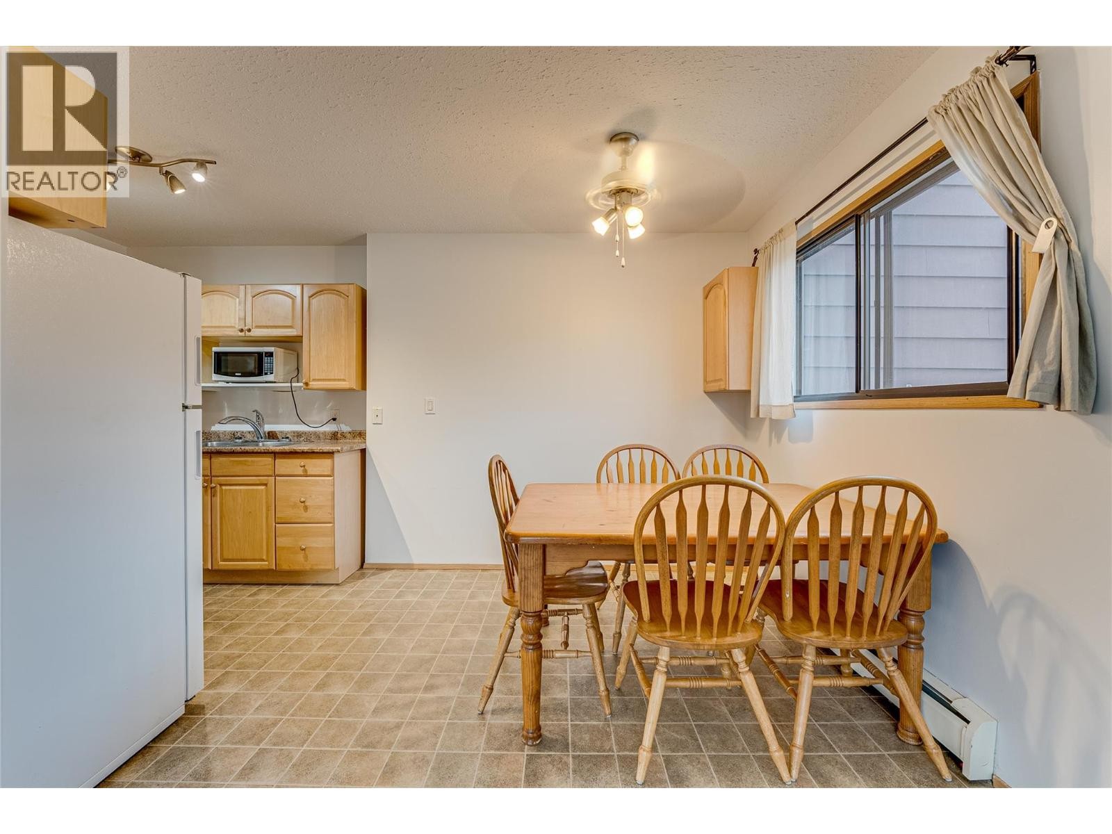 












409 Main Street Unit# 206

,
Sicamous,




British Columbia
V0E2V0


