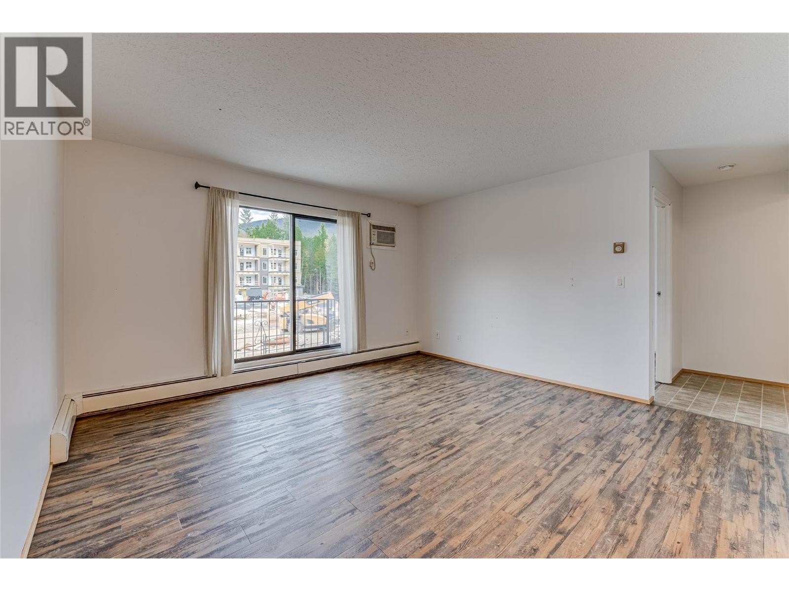 












409 Main Street Unit# 206

,
Sicamous,




British Columbia
V0E2V0

