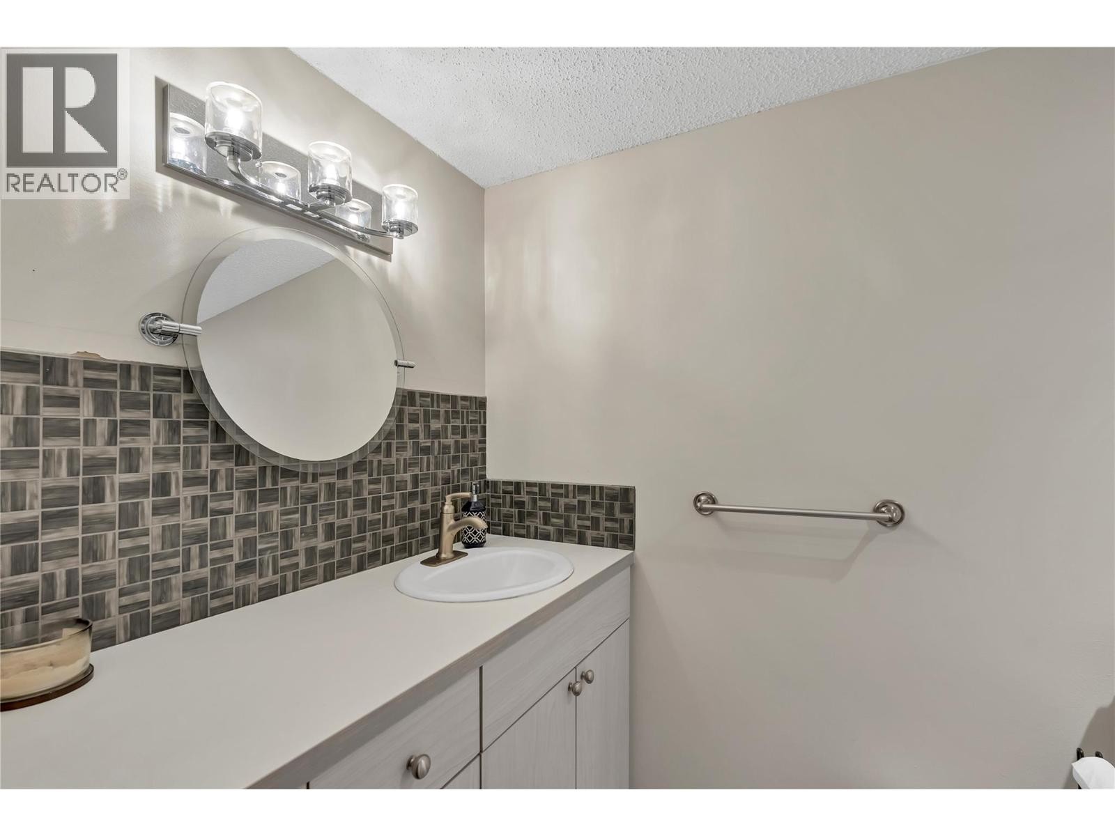 












110 SKAHA Place Unit# 310

,
Penticton,




British Columbia
V2A7L1

