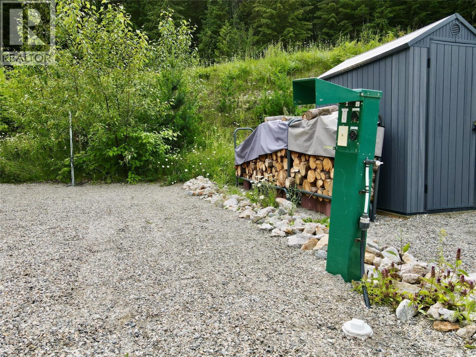 












1681 Sugar Lake Road Unit# 21

,
Cherryville,







British Columbia
V0E2G2

