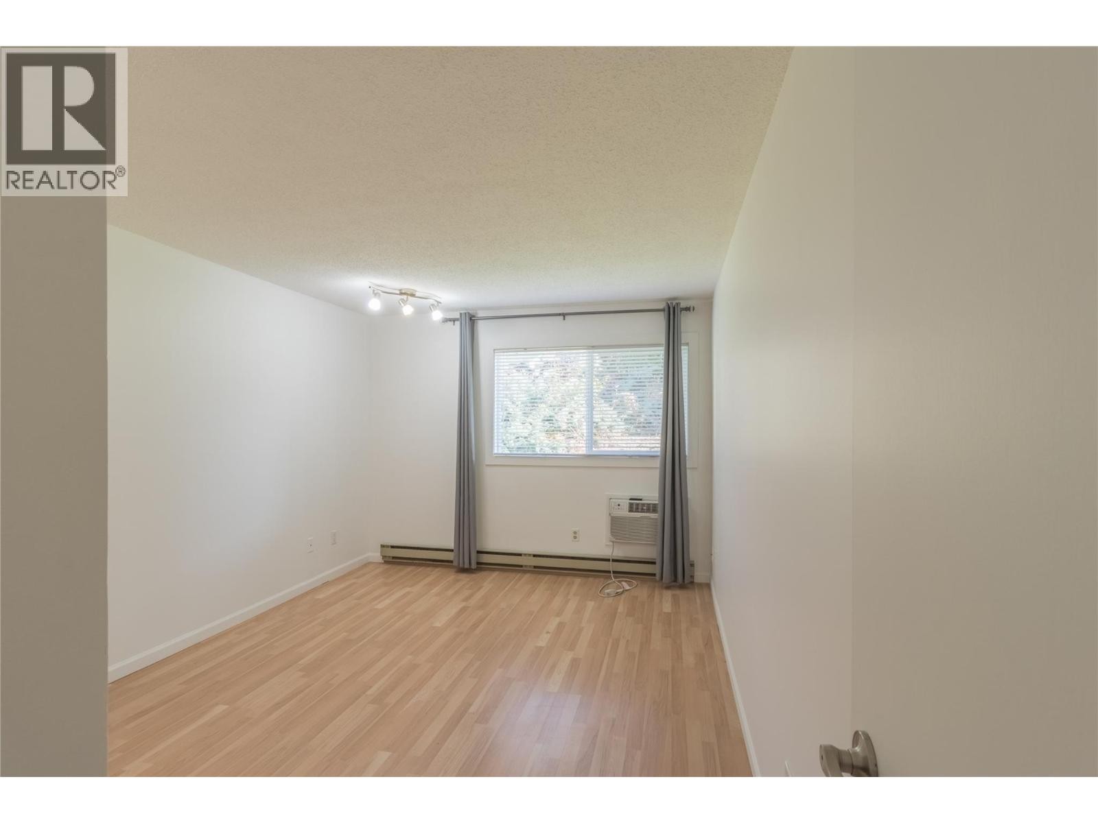 












445 All Star Court Unit# 106

,
Kelowna,




British Columbia
V1X5N7

