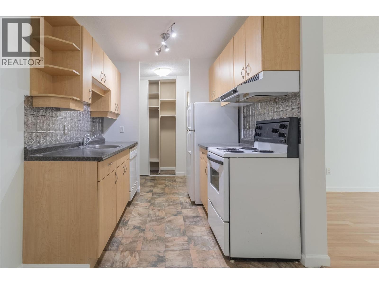 












445 All Star Court Unit# 106

,
Kelowna,




British Columbia
V1X5N7

