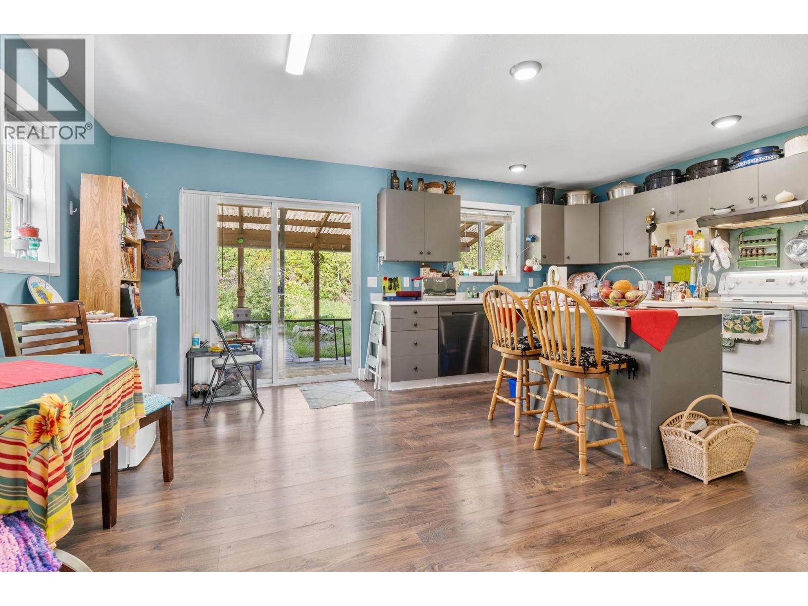 












3830 Gellatly Road S

,
West Kelowna,




British Columbia
V4T2K6

