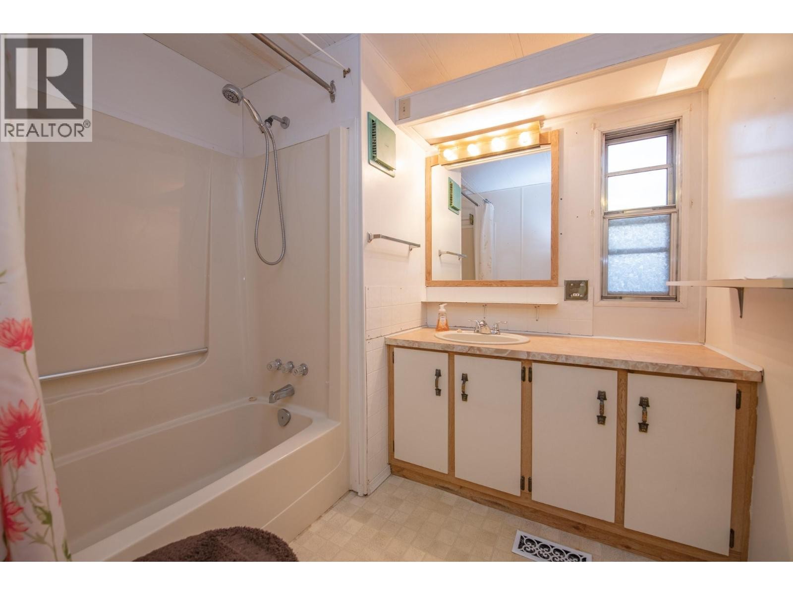 












844 Hutley Road Unit# 7

,
Spallumcheen,




British Columbia
V4Y0R6

