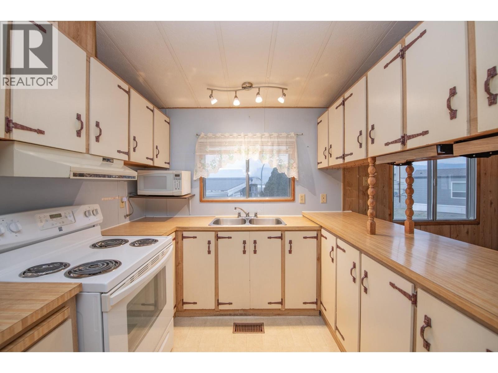 












844 Hutley Road Unit# 7

,
Spallumcheen,




British Columbia
V4Y0R6

