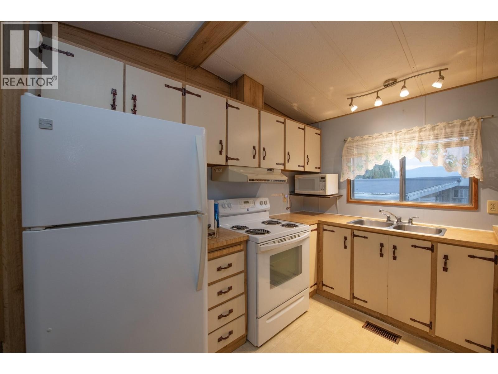 












844 Hutley Road Unit# 7

,
Spallumcheen,




British Columbia
V4Y0R6

