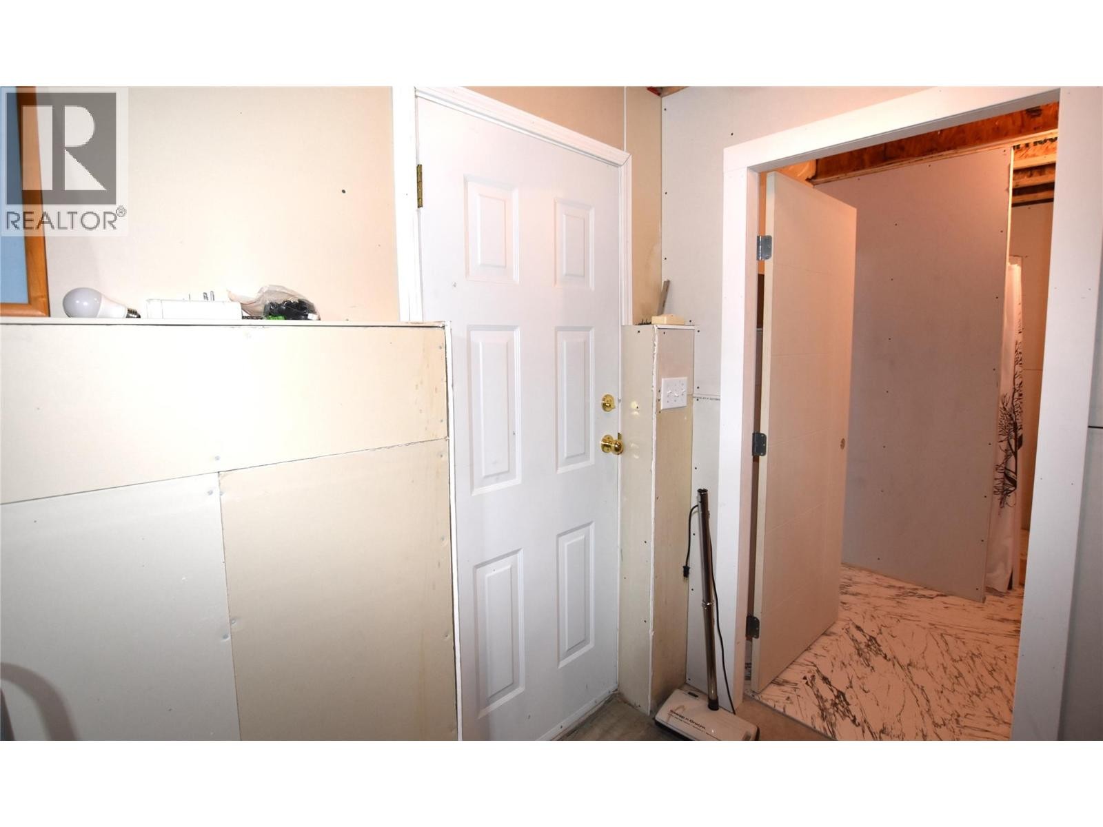 












145 Falcon Avenue

,
Vernon,




British Columbia
V1H2A1

