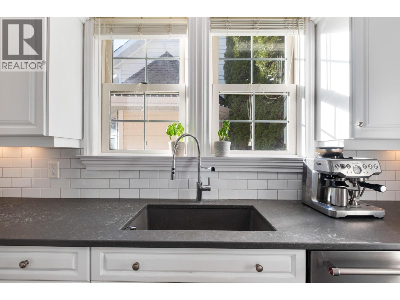 












434 Providence Avenue

,
Kelowna,




British Columbia
V1W4S8

