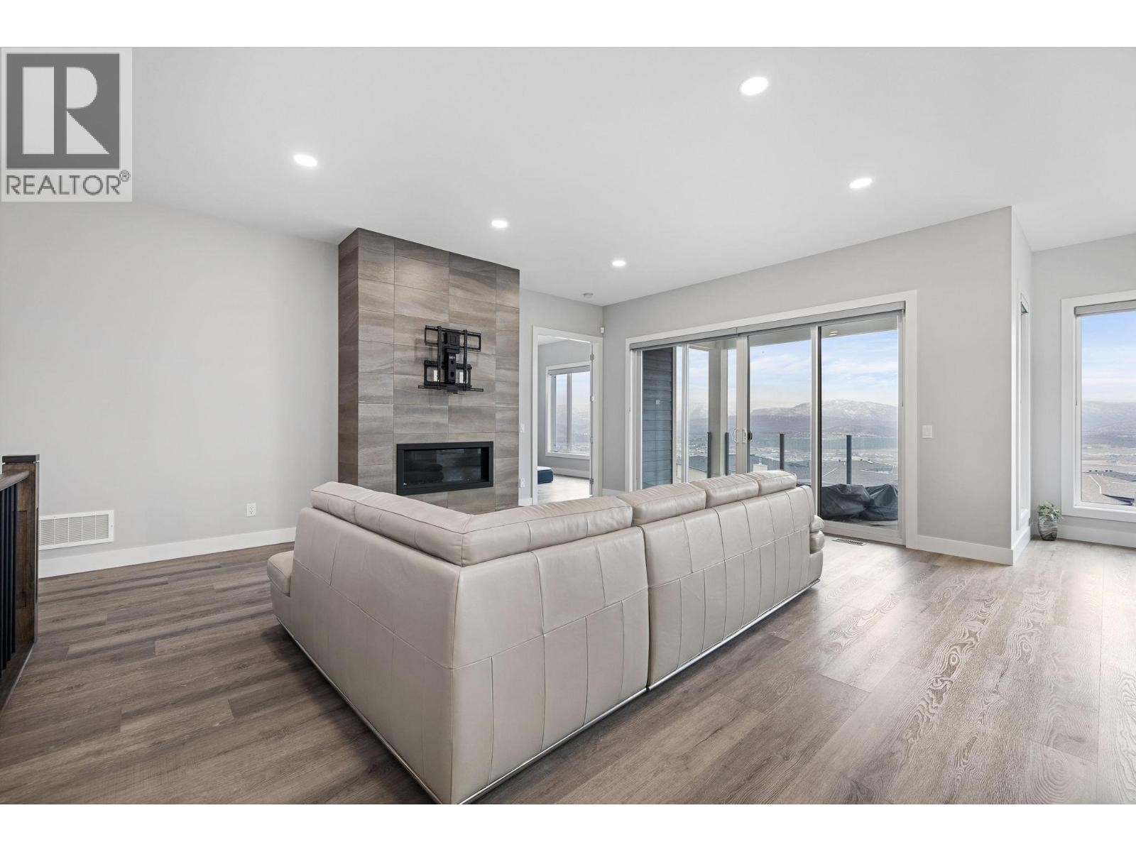 












1940 Foxtail Terrace

,
Kelowna,




British Columbia
V1P1T9

