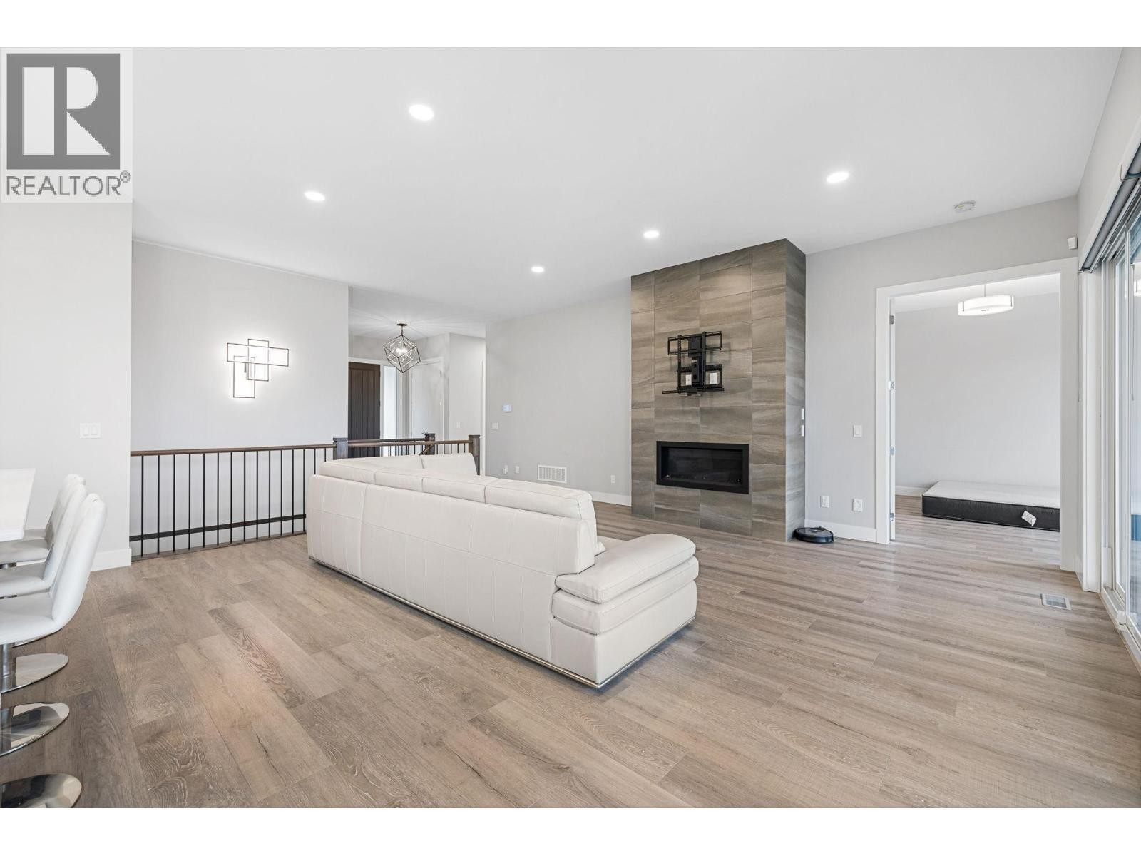 












1940 Foxtail Terrace

,
Kelowna,




British Columbia
V1P1T9

