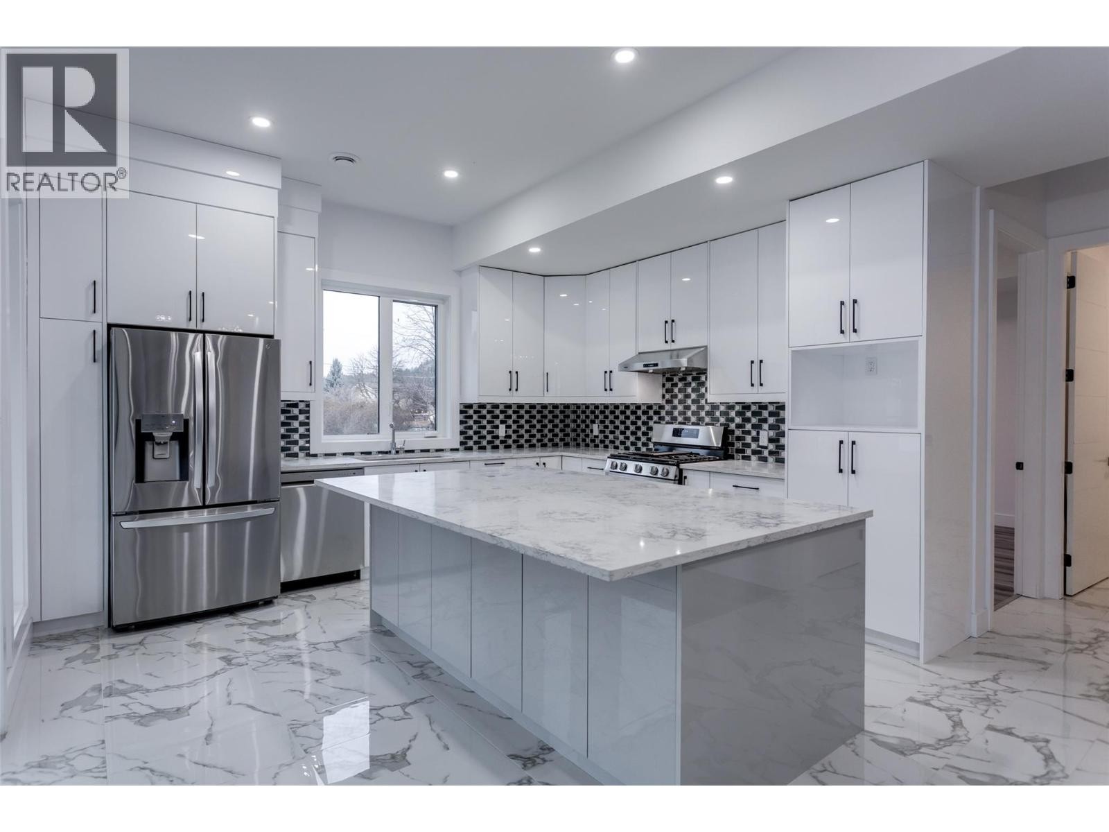 












474 Snowsell Street N

,
Kelowna,




British Columbia
V1L2B3

