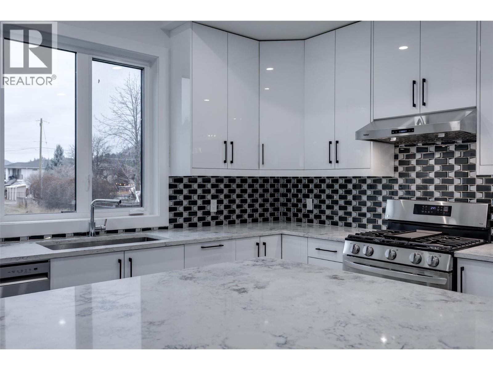 












474 Snowsell Street N

,
Kelowna,




British Columbia
V1L2B3

