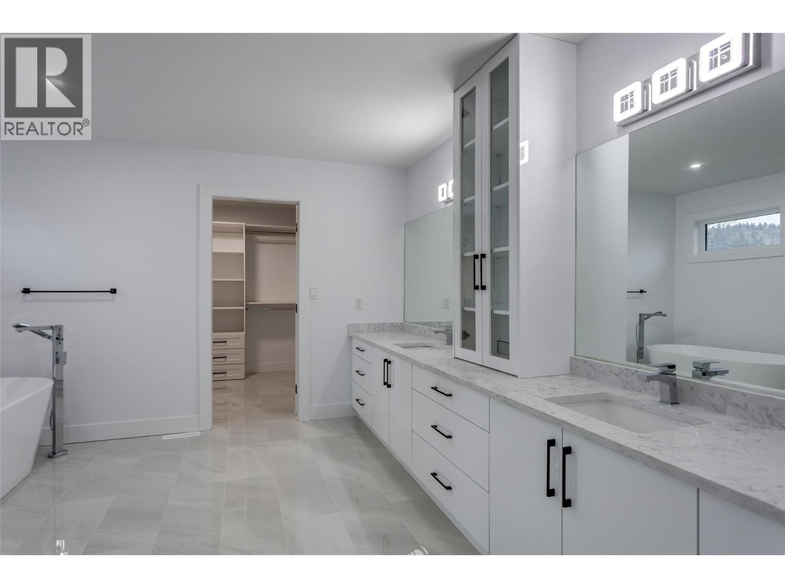 












474 Snowsell Street N

,
Kelowna,




British Columbia
V1L2B3

