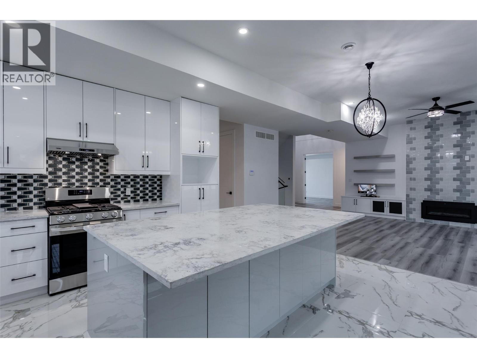 












474 Snowsell Street N

,
Kelowna,




British Columbia
V1L2B3

