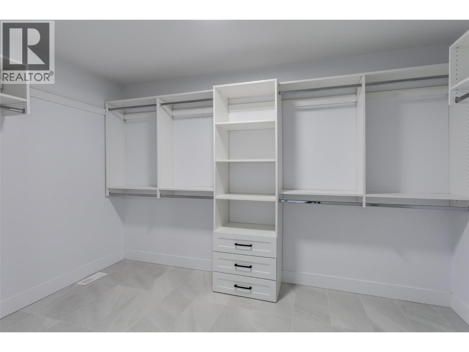 












474 Snowsell Street N

,
Kelowna,




British Columbia
V1L2B3

