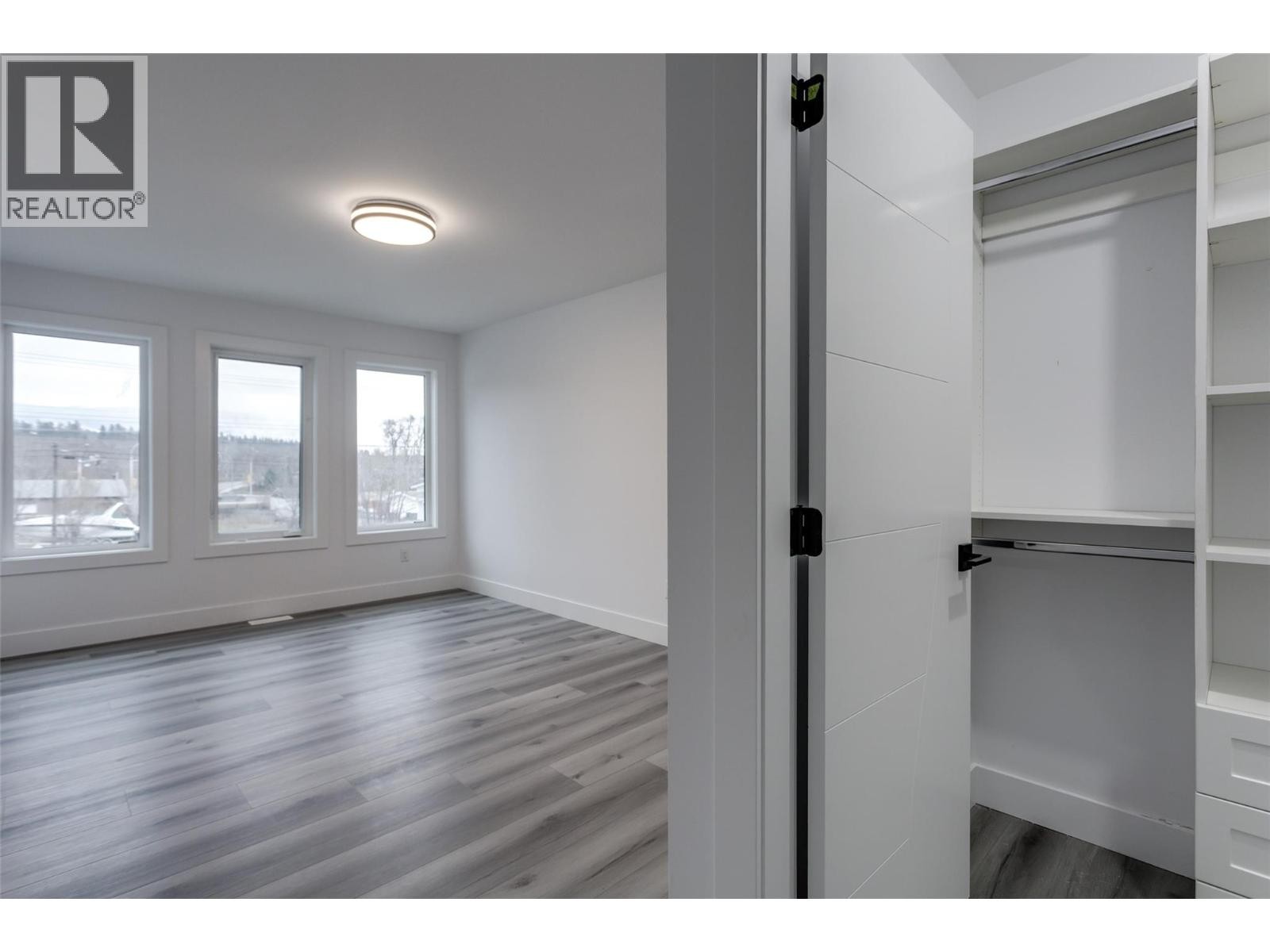 












474 Snowsell Street N

,
Kelowna,




British Columbia
V1L2B3

