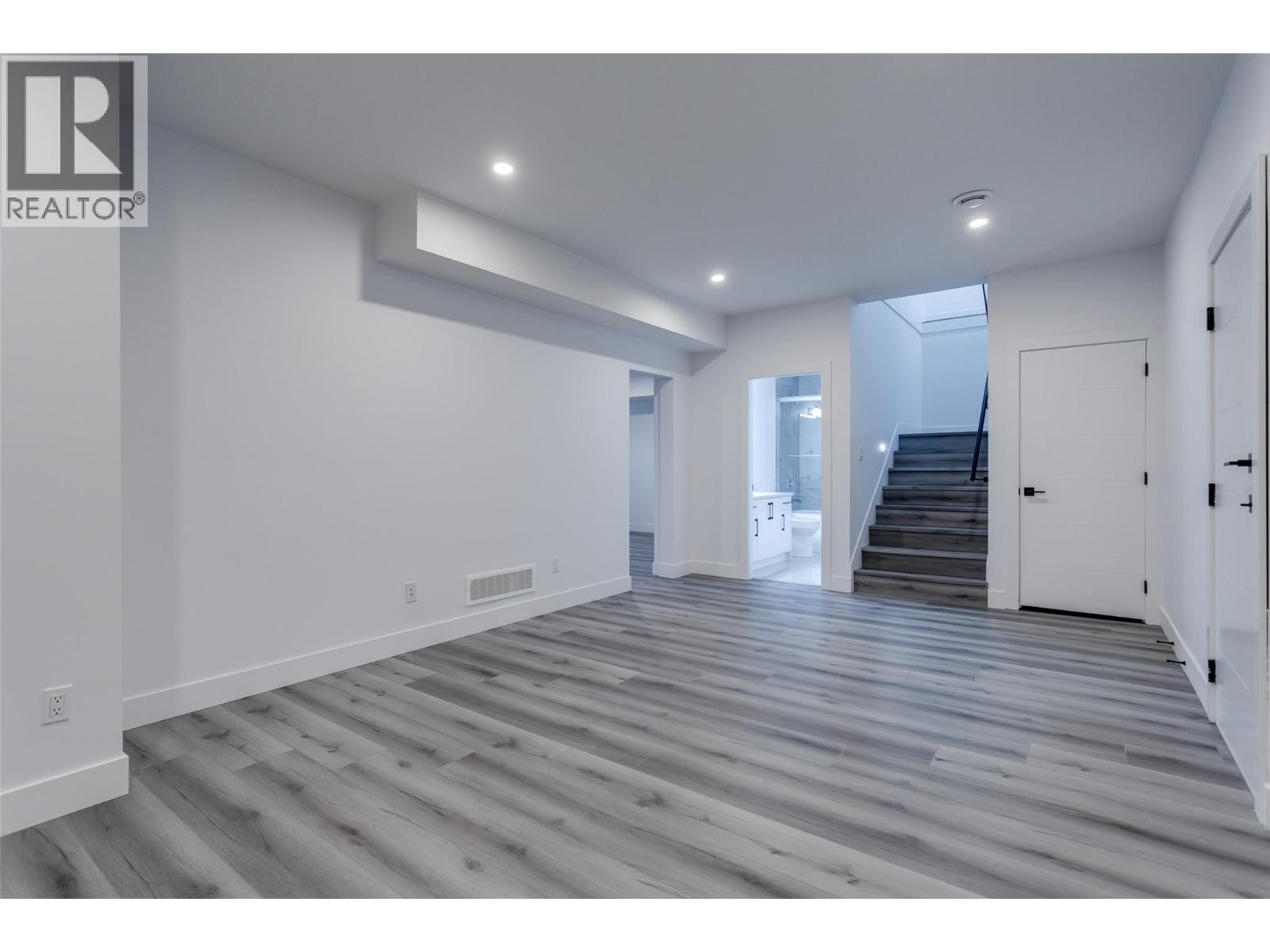 












474 Snowsell Street N

,
Kelowna,




British Columbia
V1L2B3

